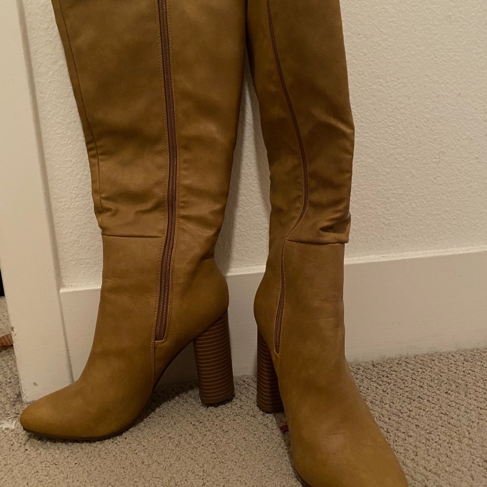 7.5 tall camel boots, worn once
